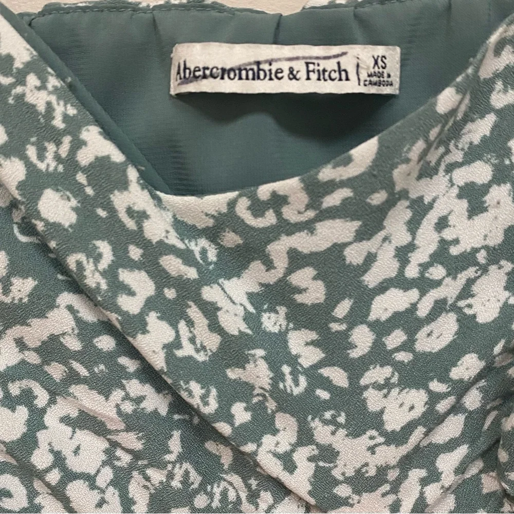 Abercrombie Dress Mini Strappy Print Size XS Rouched Green - Picture 3 of 3